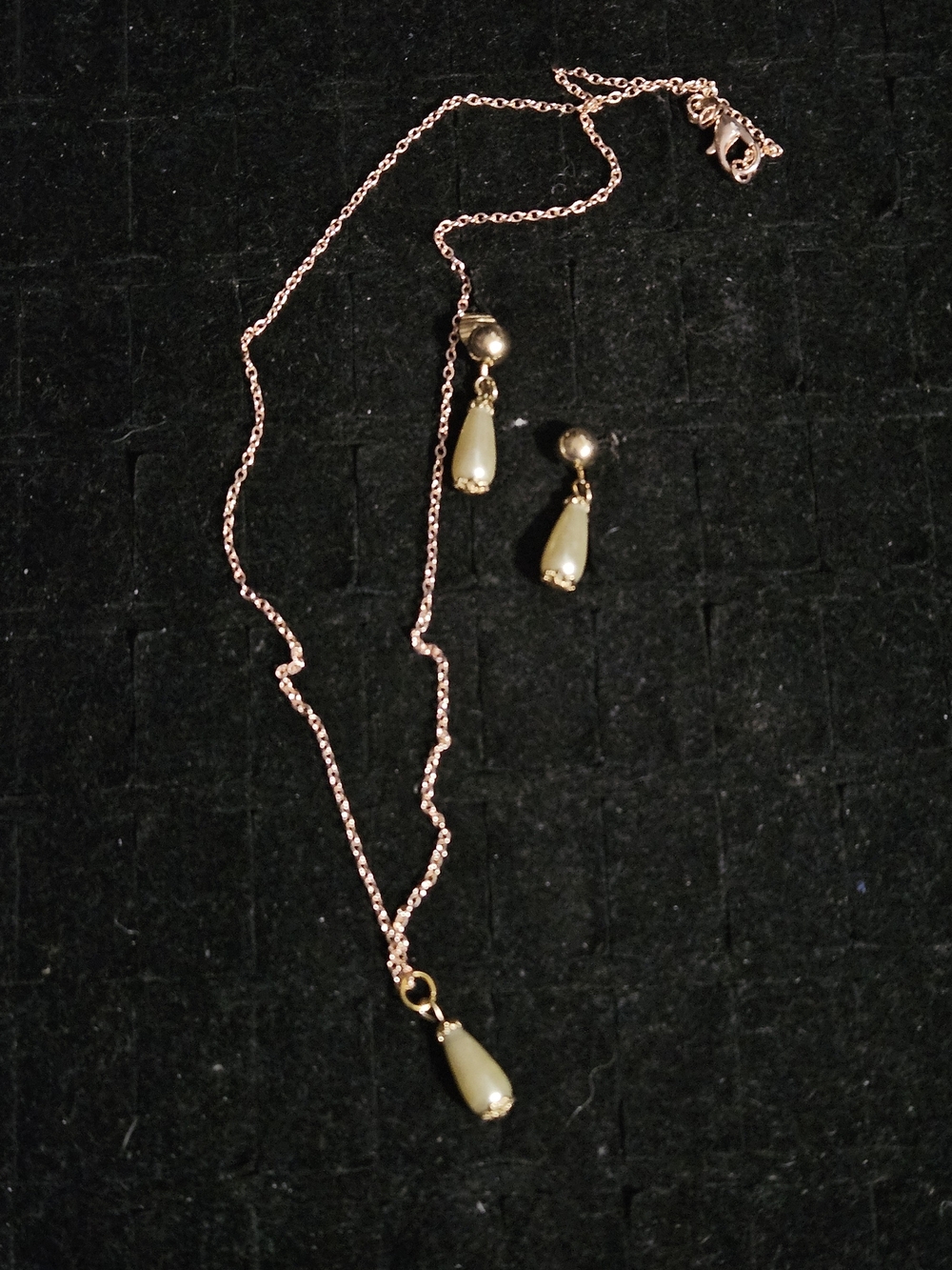 Sarah Coventry Rose Gold-Tone Necklace and Cream Pearl Teardrop Earrings